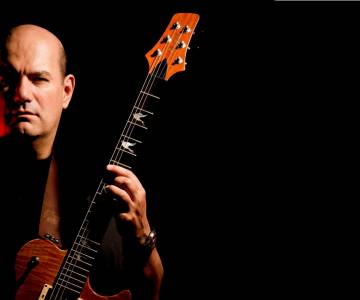 Felipe Souza guitarrista mexicano pide ayuda por su salud